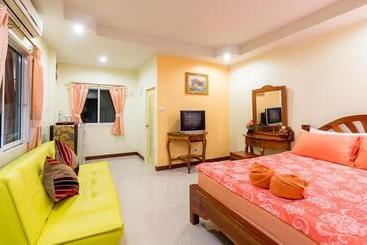 تختخواب و صبحانه Naengnoi Resort Kohlarn