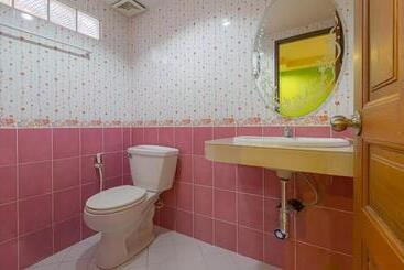تختخواب و صبحانه Naengnoi Resort Kohlarn