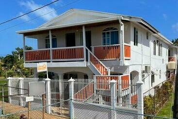 هتل Christina S Guest House Official