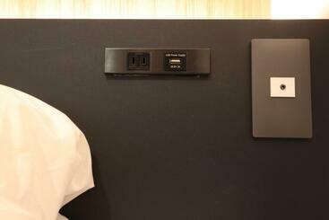 Leo Yu Capsule Hotel Nishifunabashi