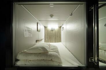 Leo Yu Capsule Hotel Nishifunabashi
