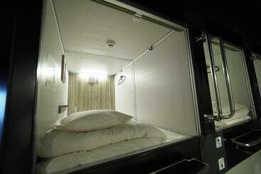 Leo Yu Capsule Hotel Nishifunabashi
