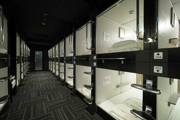 Leo Yu Capsule Hotel Nishifunabashi