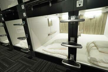 Leo Yu Capsule Hotel Nishifunabashi