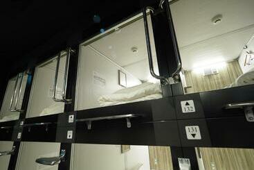 Leo Yu Capsule Hotel Nishifunabashi