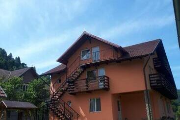 پانسیون Casa Keea