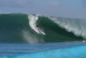 پانسیون Lilys Nias Surf Camp