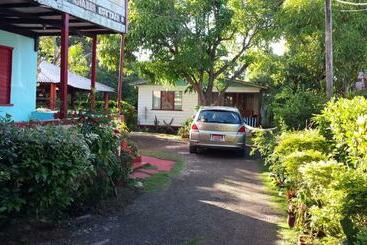 Shades Cottage Guesthouse - Bluefields