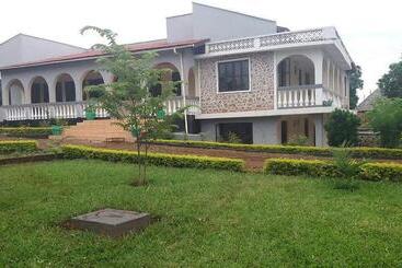 تختخواب و صبحانه Aivlys Lodge Kilimanjaro