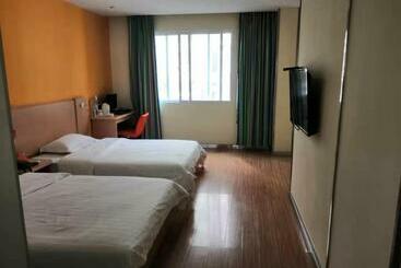 هتل 7days Inn Yongzhou Central Hospital