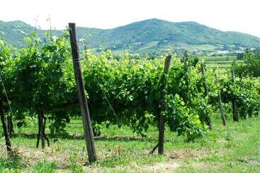 هتل Agriturismo La Scuderia