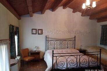 هتل Agriturismo La Scuderia