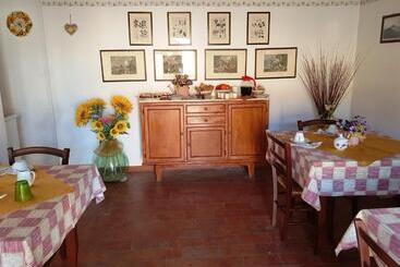 هتل Agriturismo La Scuderia