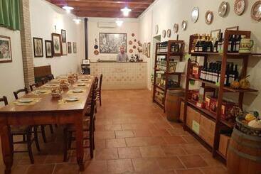 هتل Agriturismo La Scuderia