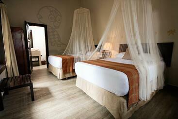 هتل Jungle Lodge Tikal