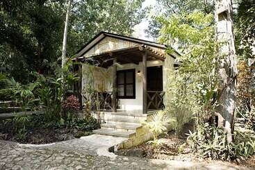 هتل Jungle Lodge Tikal Hostal
