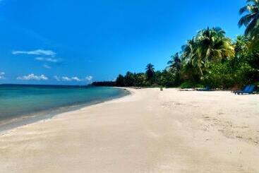 هتل Little Corn Island Beach And Bungalow