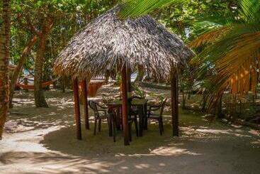 هتل Little Corn Island Beach And Bungalow
