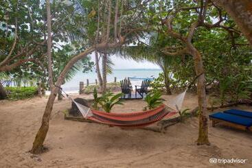 هتل Little Corn Island Beach And Bungalow