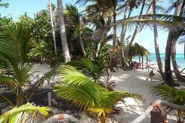 هتل Little Corn Island Beach And Bungalow