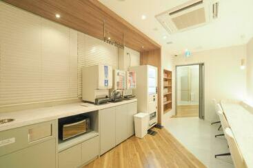 Leo Yu Capsule Hotel Funabashi