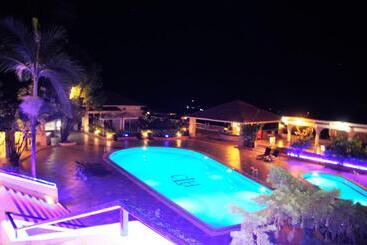 هتل The Country Lodge