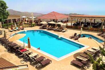هتل The Country Lodge