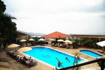 هتل The Country Lodge