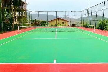 هتل The Country Lodge