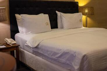 هتل The Country Lodge