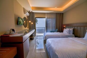 هتل The Country Lodge