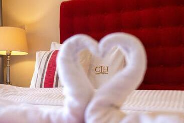 هتل The Country Lodge