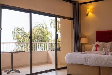 هتل The Country Lodge