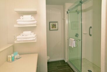 هتل Hampton Inn Springfieldsoutheast