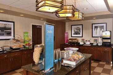 هتل Hampton Inn Springfieldsoutheast