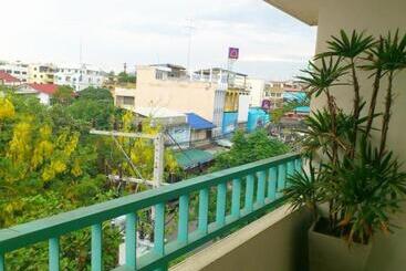 هتل Hua Hin Avenue