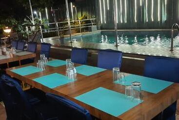 هتل Paramount Tower