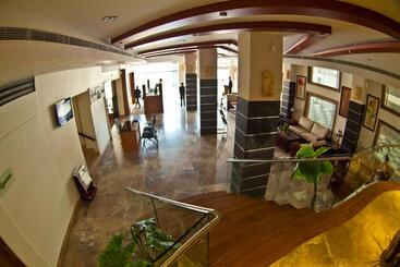 هتل Paramount Tower