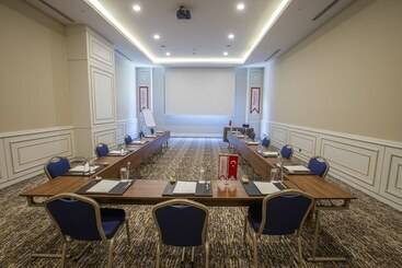 هتل Ramada By Wyndham Istanbul Merter