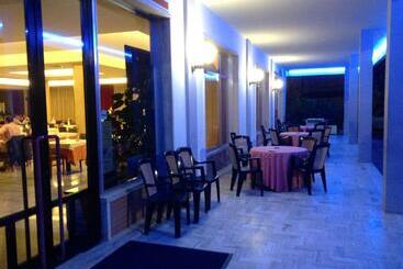 هتل Ristorante Anita