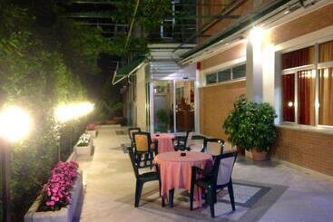 هتل Ristorante Anita
