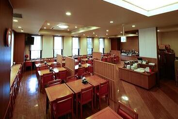 هتل Route Inn Tsuruoka Inter