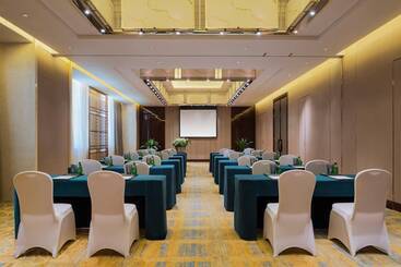 هتل Wanda Realm Chifeng