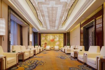 هتل Wanda Realm Chifeng