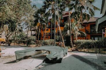 منتجع Mnarani Beach Cottages