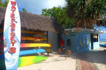 استراحتگاه Mnarani Beach Cottages