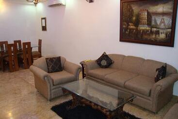 Skylink Suites Bed & Breakfast