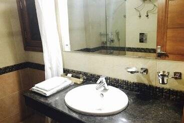 Skylink Suites Bed & Breakfast