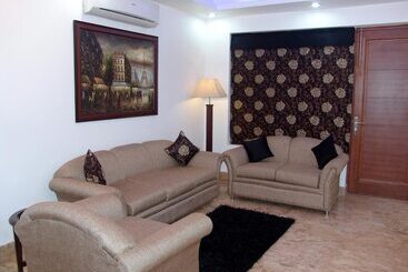 Skylink Suites Bed & Breakfast