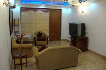 Skylink Suites Bed & Breakfast